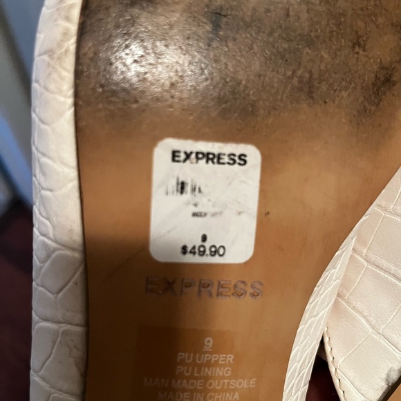 Express White Mules with Pointed Toe and Textured Design - Picture 3 of 4
